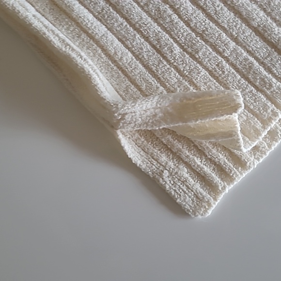 White shirt - Picture 4 of 4